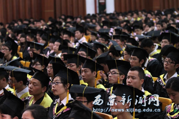 西京学院2011届毕业生学士学位授予仪式隆重举行