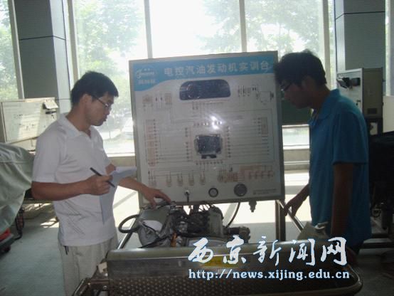 中级维修工考试顺利进行