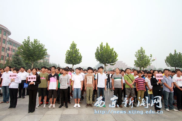 我院举行新学期首次升国旗仪式