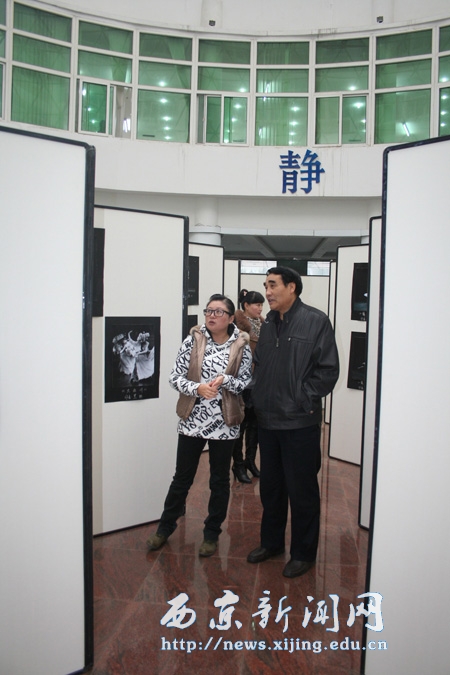 【艺术学院】举行首届摄影展大篷车活动