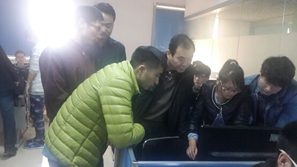 【电子信息工程系】系领导赴实习基地看望实习学生