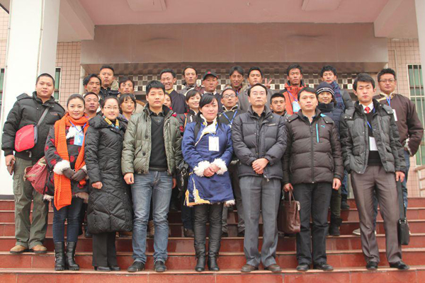 民族团结青年代表团来校交流