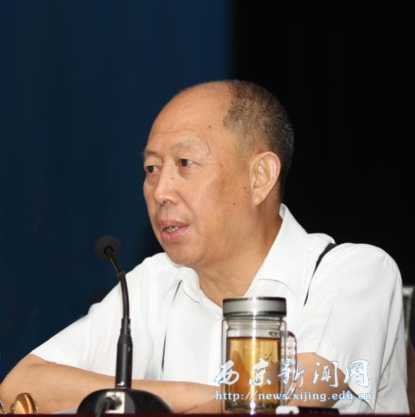 任万钧校长为2010级新生作校史报告