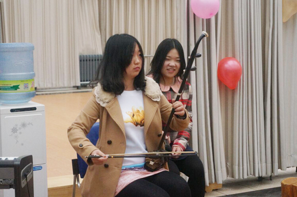 教职工集体生日聚会举行
