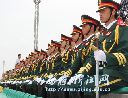 市三届高校国旗队联谊会在我校举行