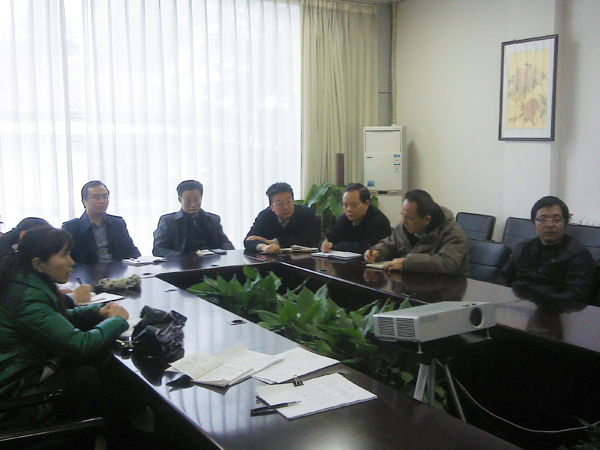 教师发展中心召开听课反馈会