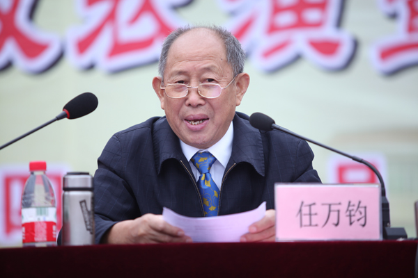 我校军训汇报表演表彰大会隆重举行