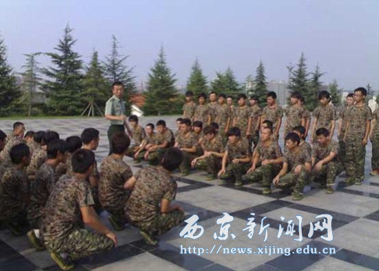 我校多举措抓好2012级新生入学教育