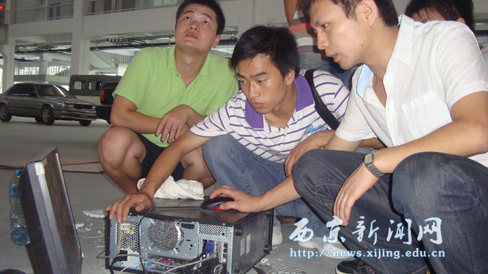 【机电工程系】LED大型显示屏调试成功