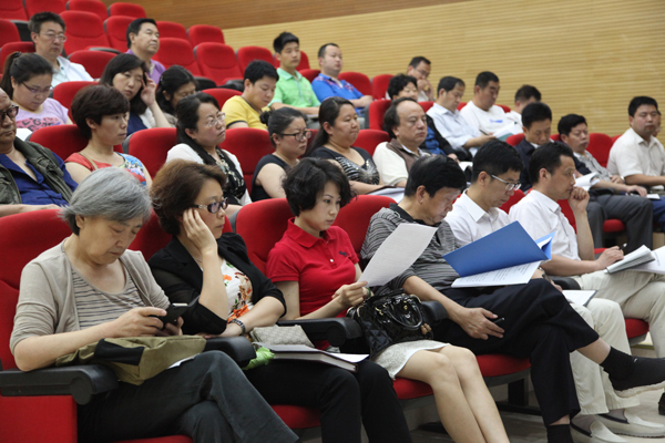 党的群众路线材料审阅会议召开