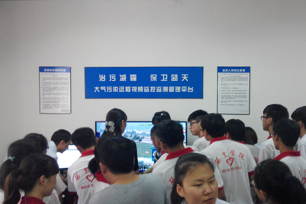 志愿者参加六·五世界环境日活动