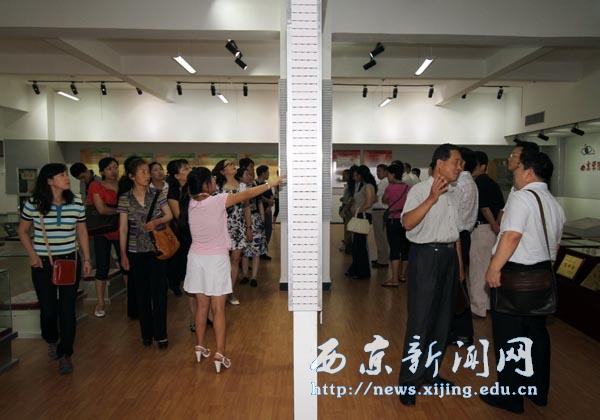 高等教育自考社会助学工作培训会与会代表参观考察我校