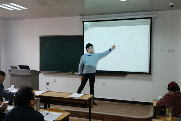 2014级研究生企业实践总结汇报会举行