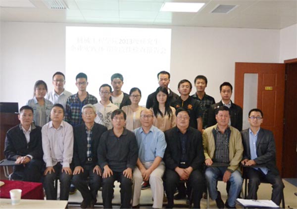 【机械工程学院】2013级研究生企业实践阶段性汇报会议举行