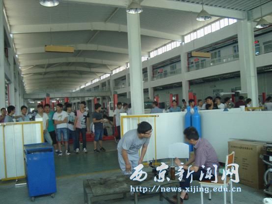 中级维修工考试顺利进行