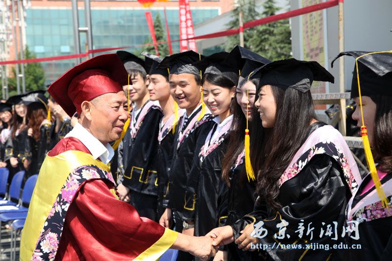 挥别母校再出发 祝福明天会更好