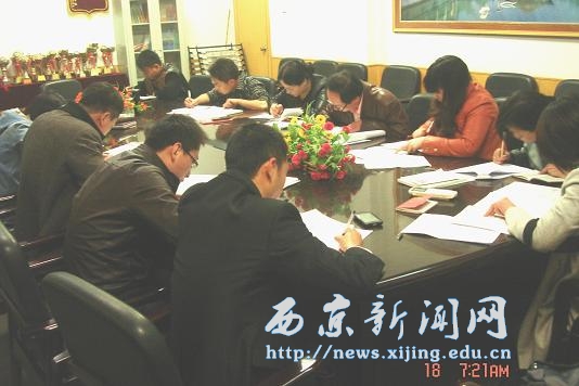 【经管二系】组织十八大精神和新党章考试