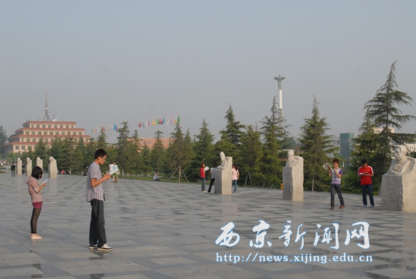 满城盛开长安花 西京园里好读书
