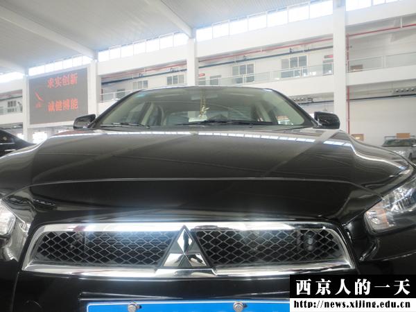 我校法制教育月暨珍爱生命遵守交通法规签名活动启动