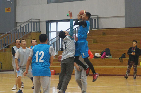 我校校庆杯教职工篮球赛圆满落幕