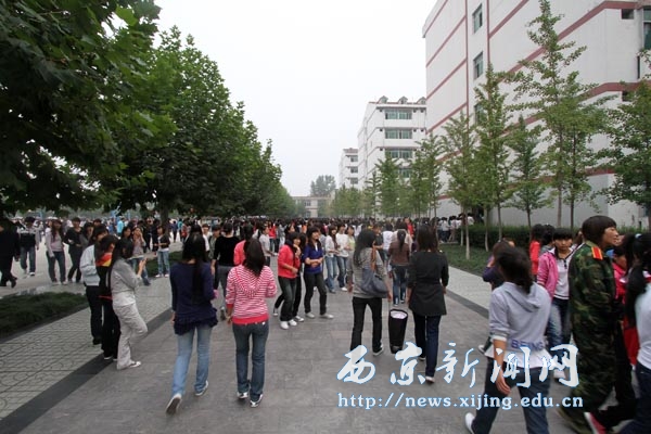 我校开展防震防火应急疏散演练