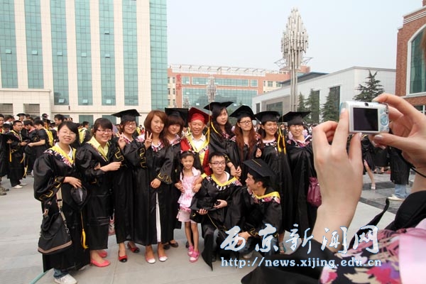 我校2010届毕业生学士学位授予仪式隆重举行