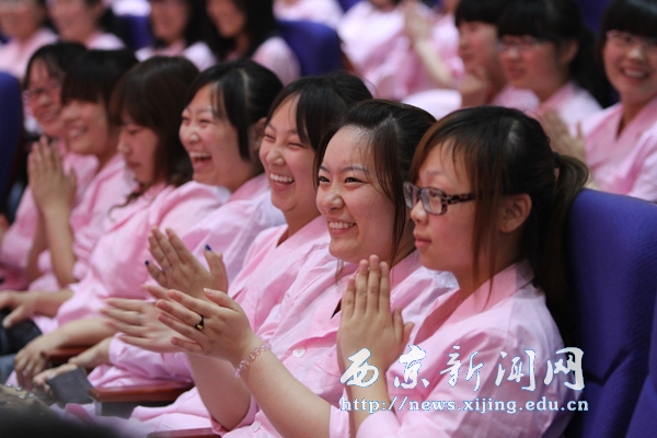 自编自演 我校护士节晚会精彩纷呈