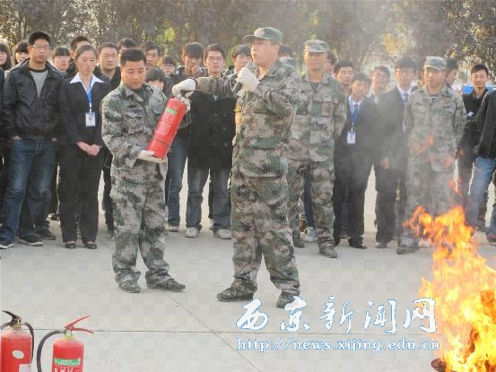 我校举行119消防安全演练
