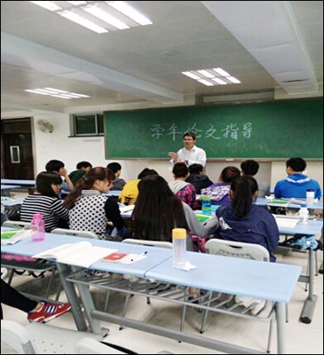 【经济贸易系】学年论文工作有序展开