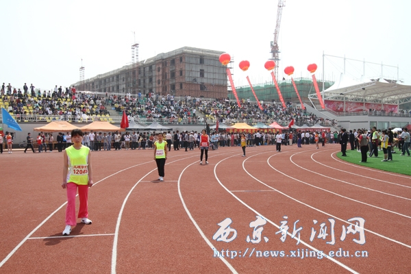 我校第八届春季田径运动会隆重举行