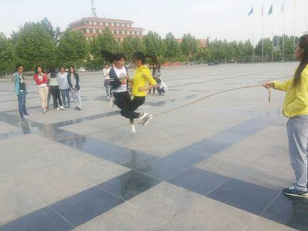 【高职二部】跳绳比赛增强班级凝聚力