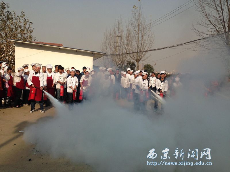 后勤经营户进行消防灭火演练