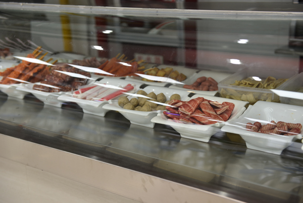 璞玉楼餐饮中心昨日开业