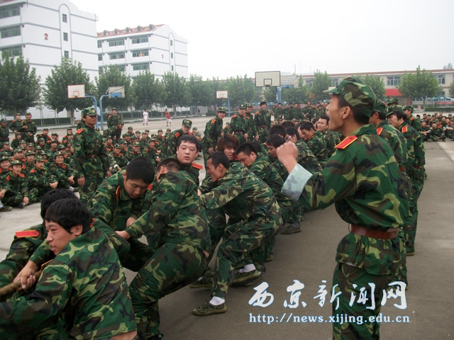 2012级新生军训歌咏比赛举行