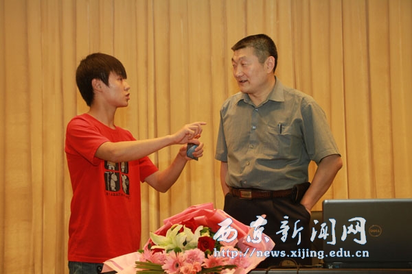 常远教授为我校师生作学术报告会