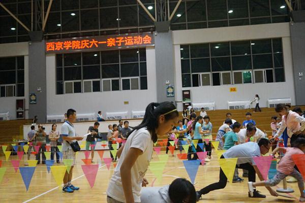 我校举行庆六一亲子趣味运动会
