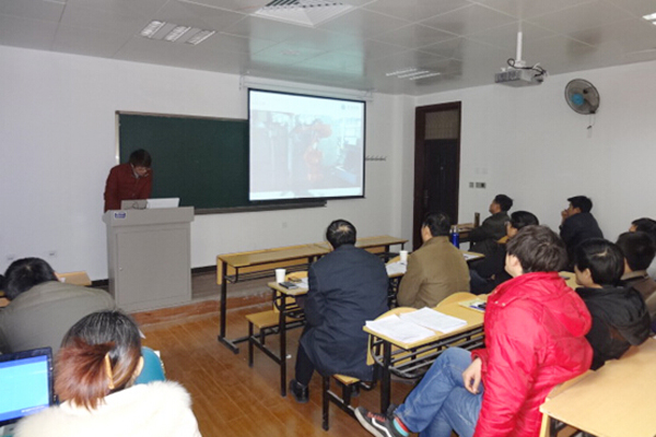 2013级研究生终期实习汇报工作进行