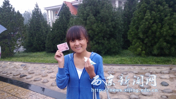西安铁路移动售票车走进西京园