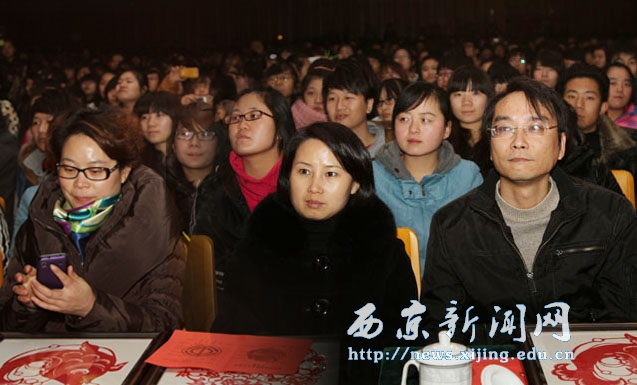 师生共庆元旦佳节文艺晚会举行