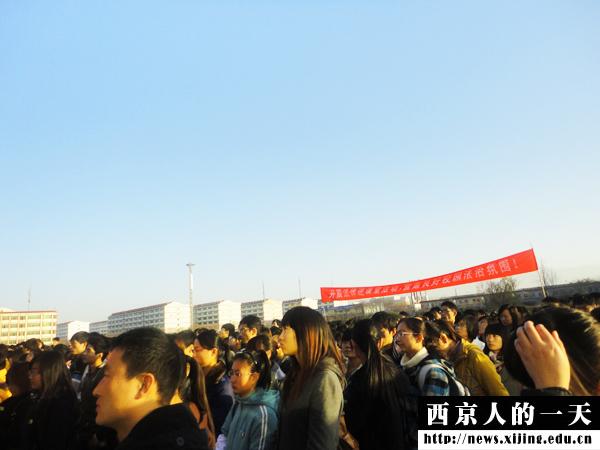 我校法制教育月暨珍爱生命遵守交通法规签名活动启动