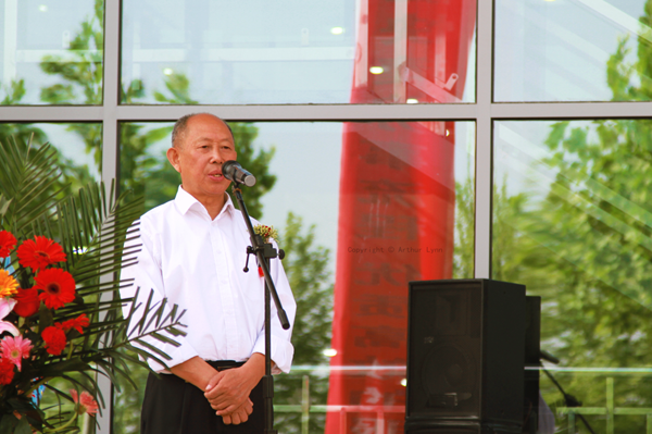 大学生发展与服务中心落成 任万钧讲话
