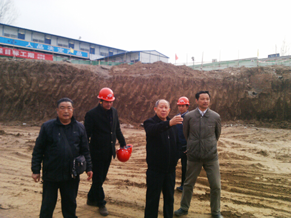 董事长深入工地检查慰问西京建设者们