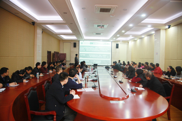 校长任芳深入院系和教学中心调研