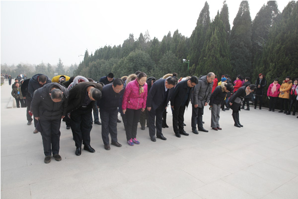 党群系统干部开展革命传统实境教育