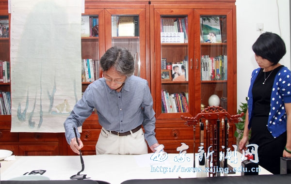 著名画家卢辅圣一行莅临我校参观考察(二)