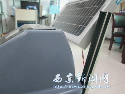 我校学生制作太阳能自动感应垃圾箱