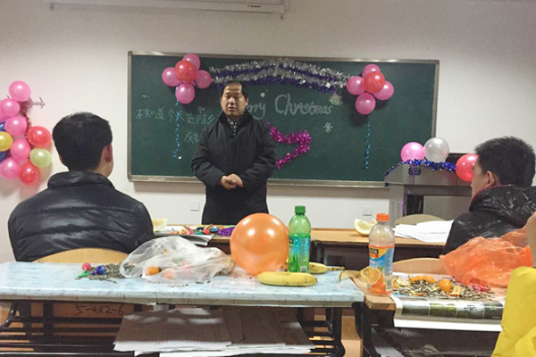 【控制工程学院】陈恒院长深入班级与学生共庆双节