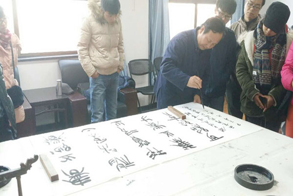【设计艺术学院】倪文东教授来我校举办书法讲座