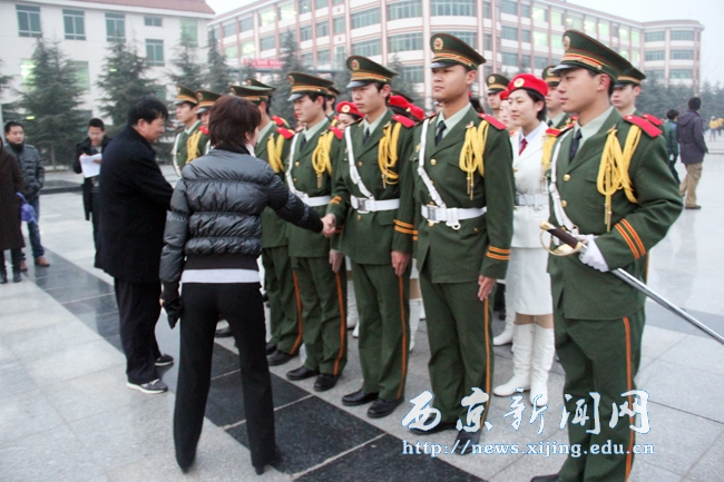 我校举行新学期首次升国旗仪式
