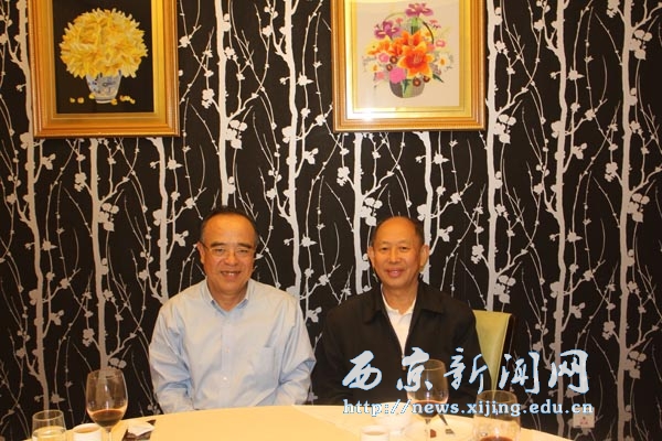 校长任万钧在新与公参李铭林举行会谈
